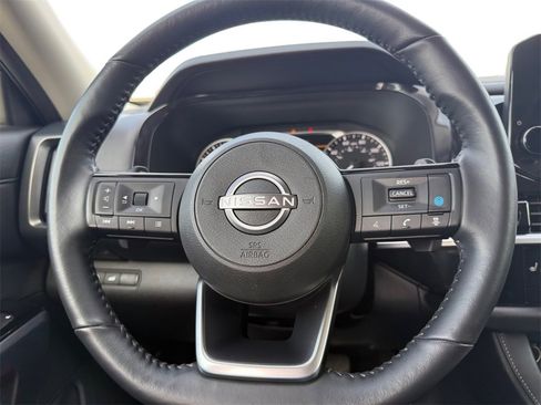 Certified 2025 Nissan Pathfinder SL image 12