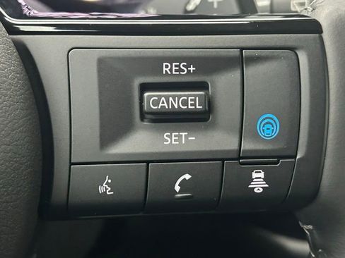 Used 2025 Nissan Pathfinder SL image 23