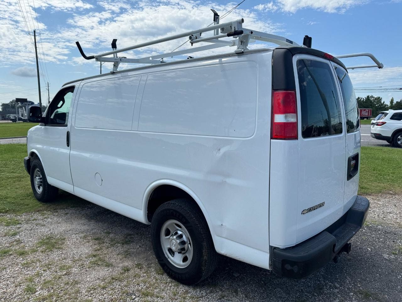 Used 2017 Chevrolet Express 2500 RWD image 21