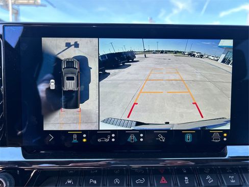 Used 2022 Chevrolet Silverado 1500 ZR2 w/ Technology Package image 26