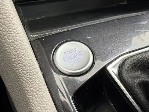 Used 2024 Volkswagen Tiguan SE image 22