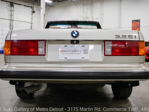 Used 1989 BMW 325i Convertible RWD image 7