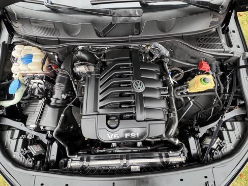 Used 2012 Volkswagen Touareg Sport image 15