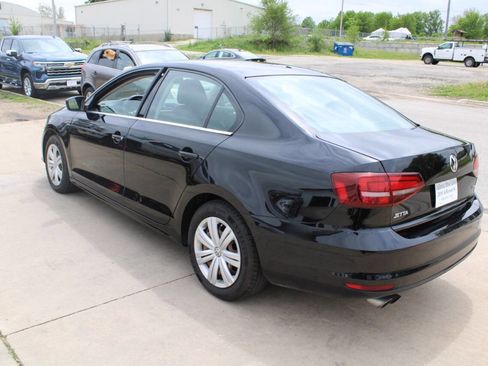 Used 2017 Volkswagen Jetta S FWD image 4