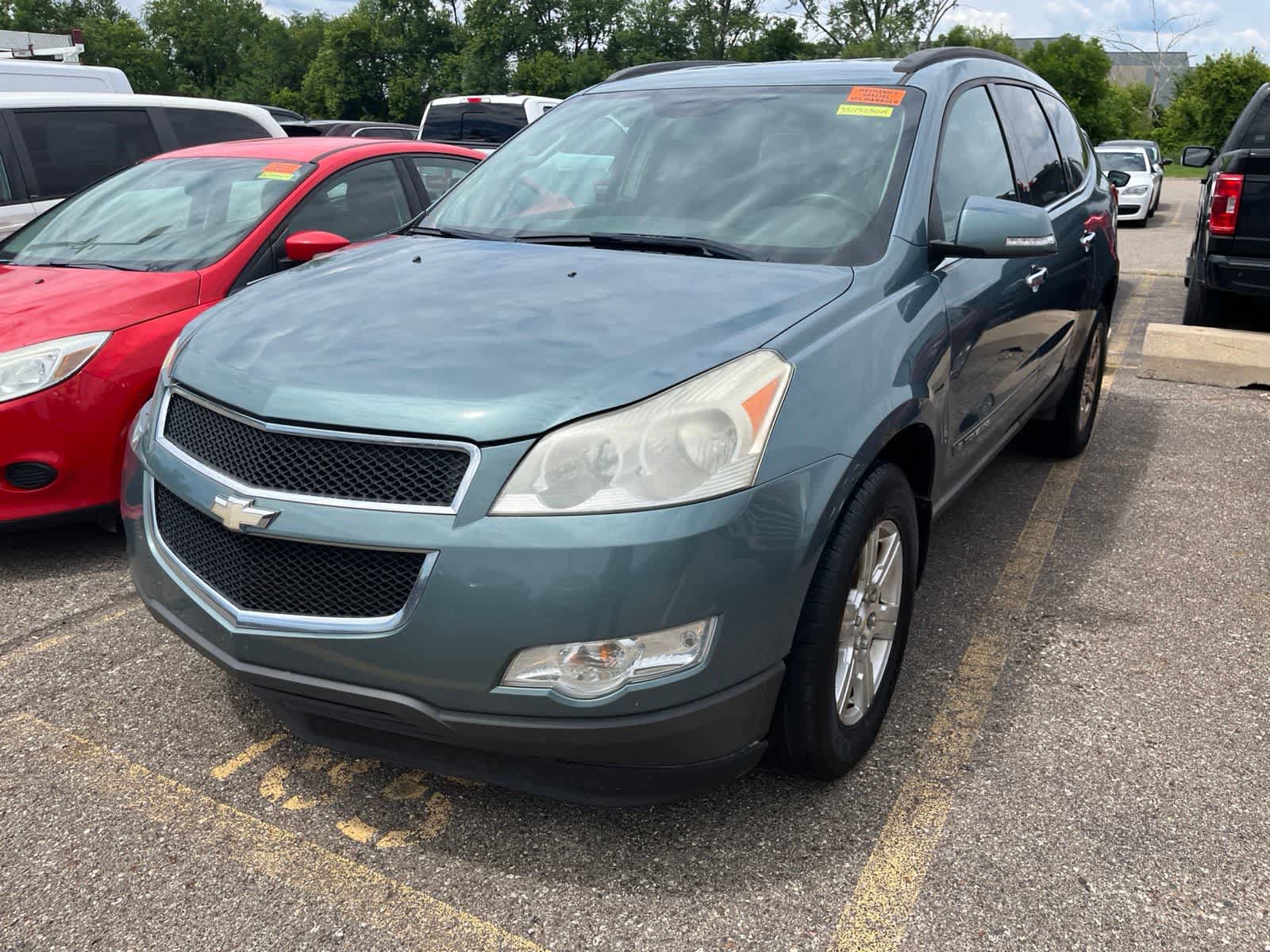 Used 2009 Chevrolet Traverse LT FWD image 2