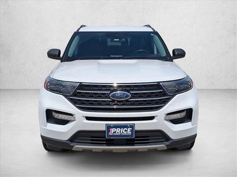 Used 2020 Ford Explorer XLT w/ Equipment Group 202A image 2