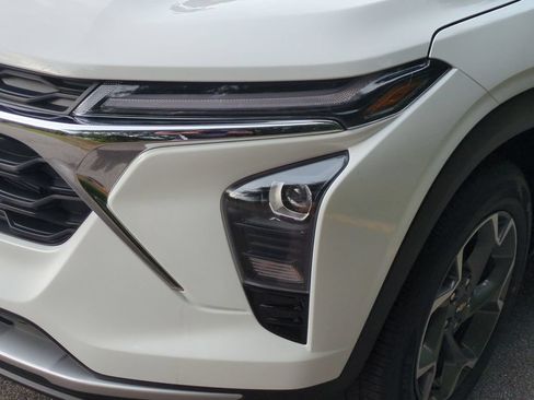 New 2026 Chevrolet Trax LT w/ Driver Confidence Package FWD image 10