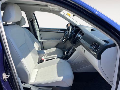 Certified 2023 Volkswagen Tiguan SE w/ Panoramic Sunroof Package image 16