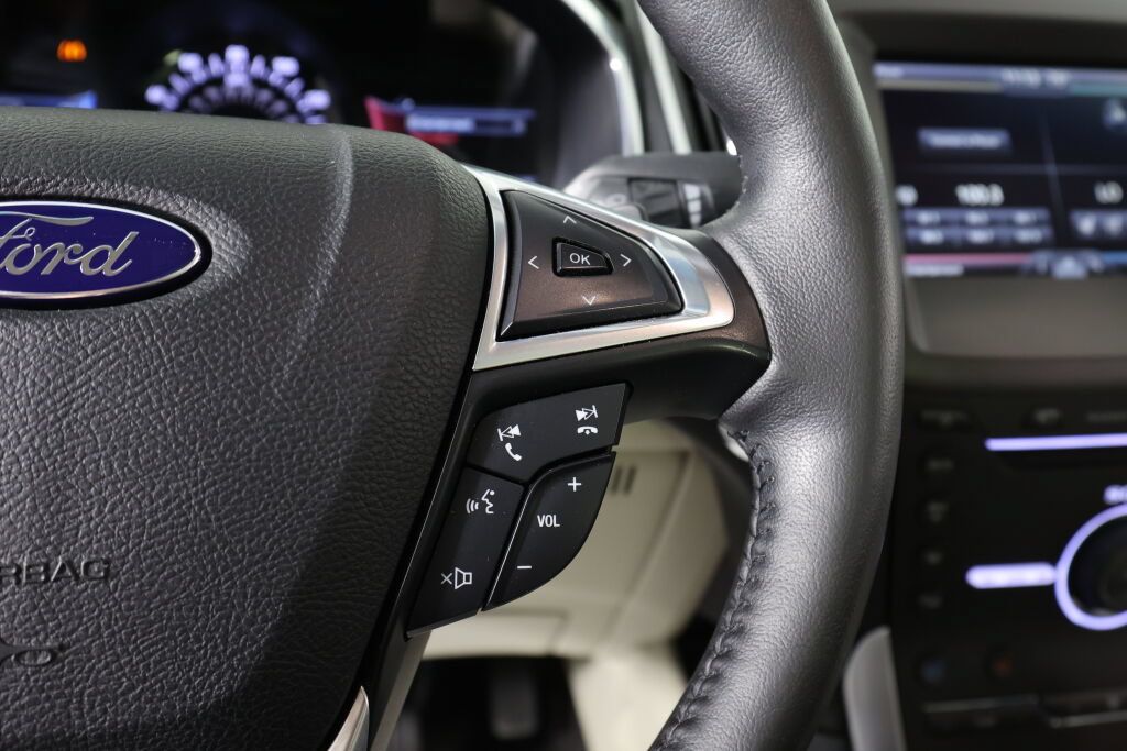 Used 2015 Ford Edge Titanium w/ Equipment Group 302A AWD/4WD image 34