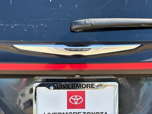 Used 2023 Chrysler Pacifica Touring-L FWD image 48