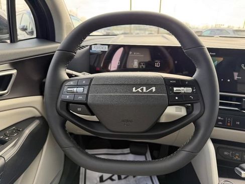 New 2026 Kia Sportage EX w/ EX Panorama Roof Package FWD image 10