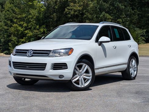 Used 2014 Volkswagen Touareg Executive AWD/4WD image 4
