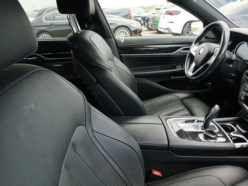 Used 2018 BMW 740i RWD image 15