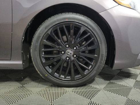 Used 2020 Toyota Camry SE image 11