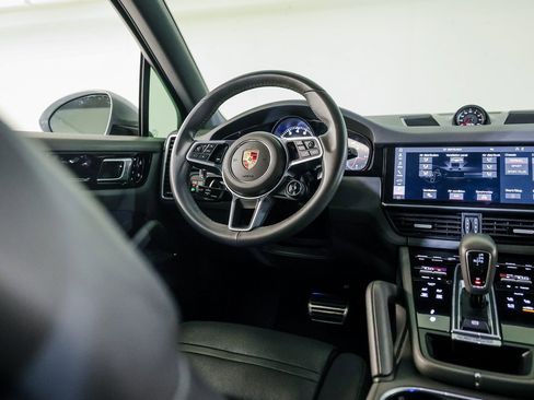 Used 2020 Porsche Cayenne S image 26