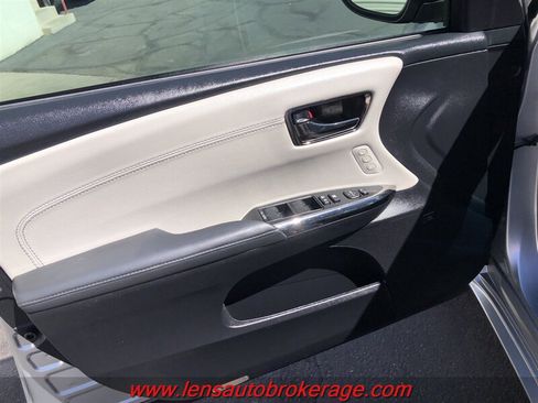 Used 2018 Toyota Avalon Limited w/ Carpet Mat Package FWD image 9
