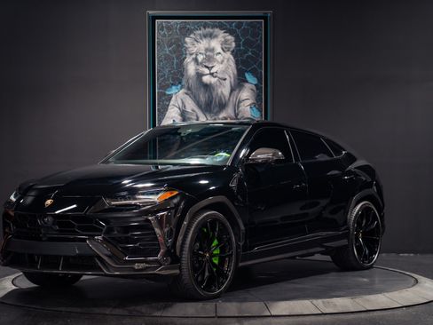 Used 2022 Lamborghini Urus AWD/4WD image 1