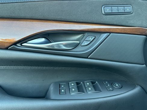 Used 2020 Cadillac Escalade ESV Luxury image 15