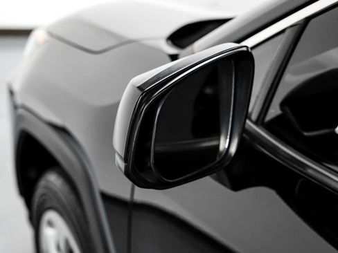 Used 2021 Toyota RAV4 LE image 40