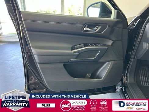 Used 2025 Nissan Pathfinder SL image 13