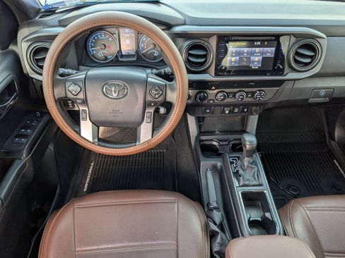 Used 2019 Toyota Tacoma TRD Sport image 6