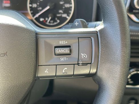 Used 2025 Nissan Rogue S AWD/4WD image 18