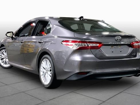 Used 2019 Toyota Camry XLE FWD image 12