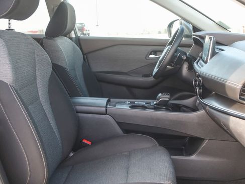 Used 2022 Nissan Rogue SV image 17