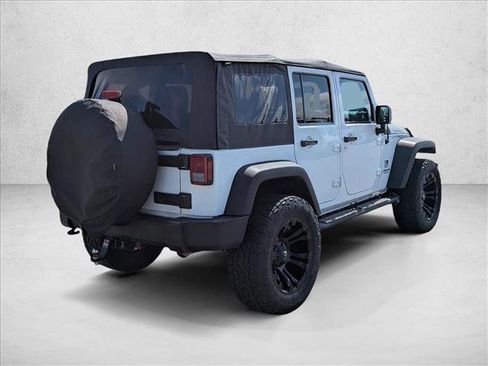 Used 2014 Jeep Wrangler Unlimited Rubicon w/ Max Tow Package image 5