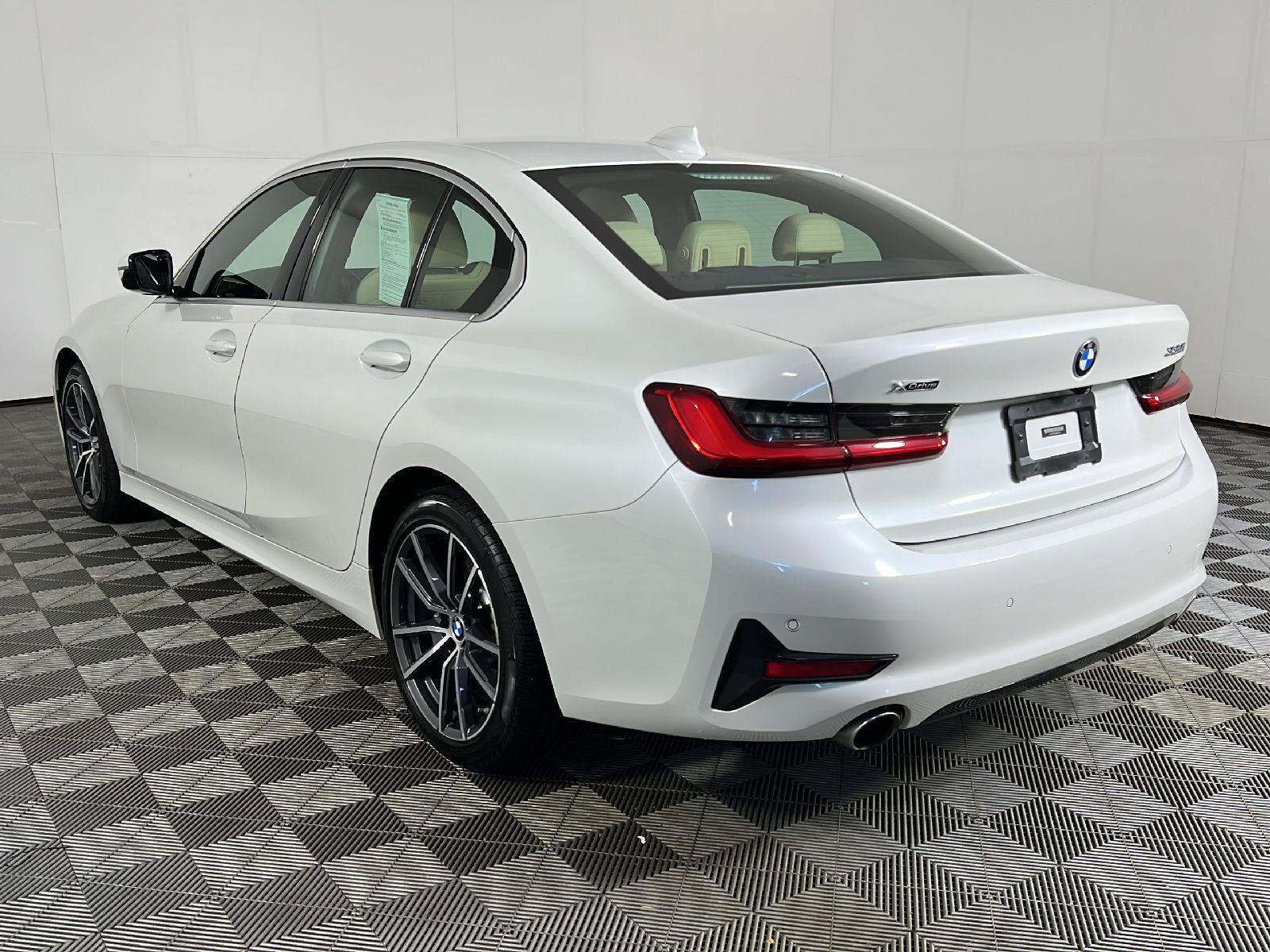 Used 2021 BMW 330i xDrive Sedan w/ Convenience Package AWD/4WD image 16