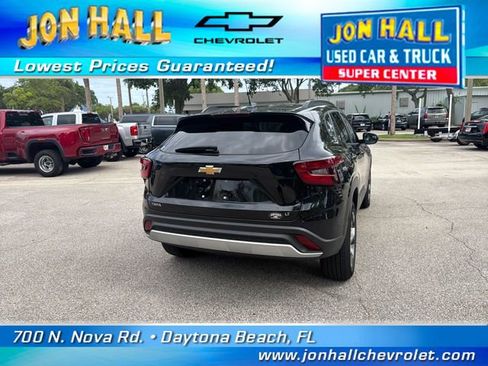 Used 2025 Chevrolet Trax LT FWD image 12