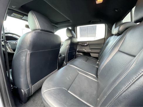 Used 2019 Toyota Tacoma TRD Sport image 24