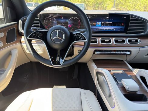 Certified 2025 Mercedes-Benz GLE 450 4MATIC image 2