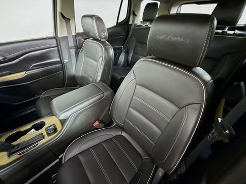 Used 2019 GMC Acadia Denali image 26