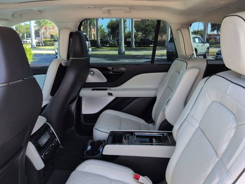 Used 2023 Lincoln Aviator Black Label Grand Touring w/ Class IV Trailer Tow Package AWD/4WD image 14