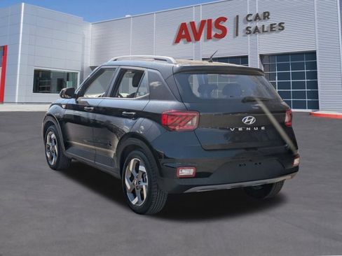 Used 2025 Hyundai Venue SEL image 9