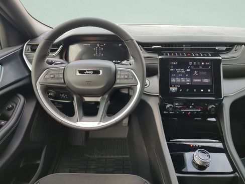 New 2025 Jeep Grand Cherokee L Altitude RWD image 10