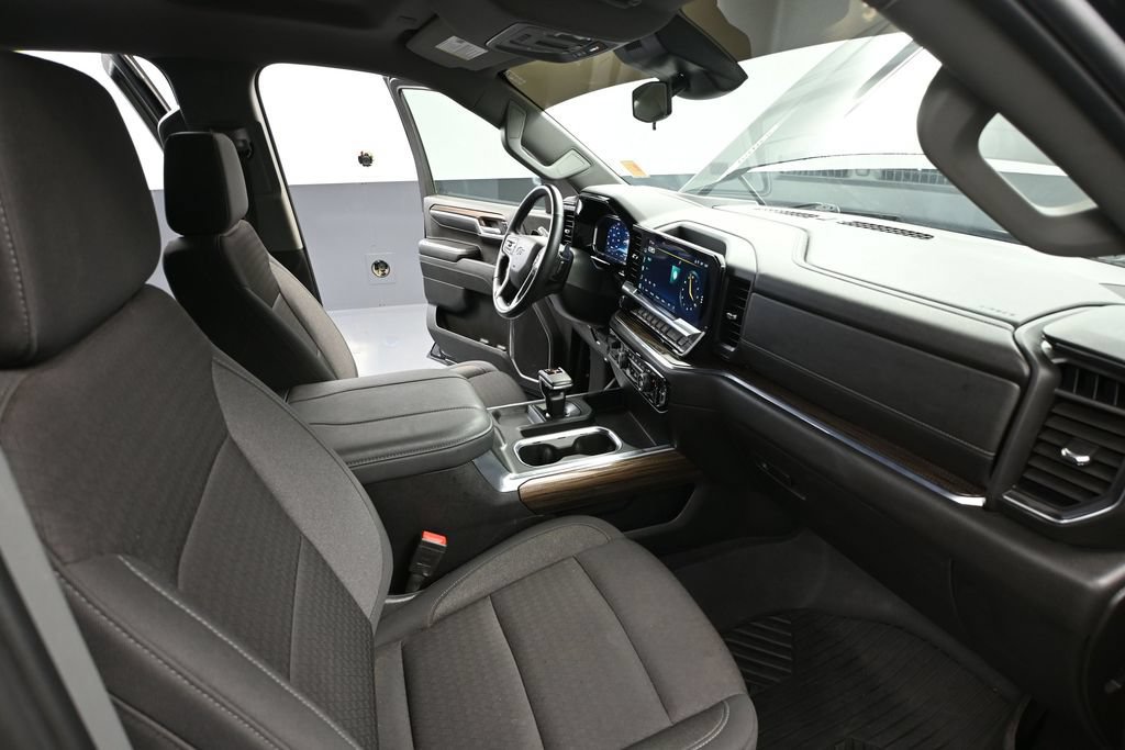 Used 2024 Chevrolet Silverado 1500 RST AWD/4WD image 39