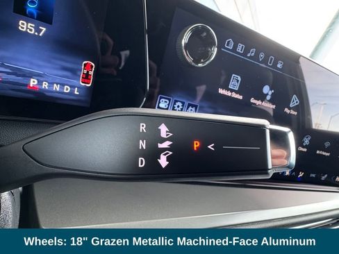 Used 2025 Chevrolet Traverse LT image 13