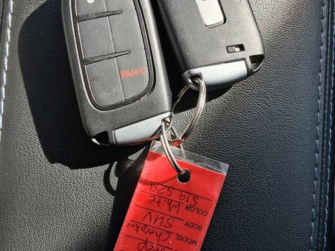 Used 2020 Jeep Cherokee Latitude Plus image 21