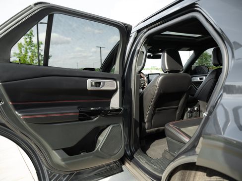 Used 2023 Ford Explorer ST-Line w/ Class IV Trailer Tow Package AWD/4WD image 23