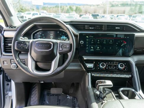 Used 2023 GMC Sierra 1500 Denali w/ Technology Package AWD/4WD image 15