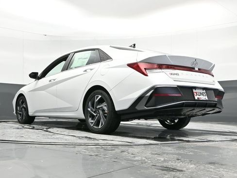 Used 2025 Hyundai Elantra Limited FWD image 54