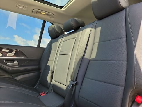 Used 2023 Mercedes-Benz GLS 450 4MATIC image 13