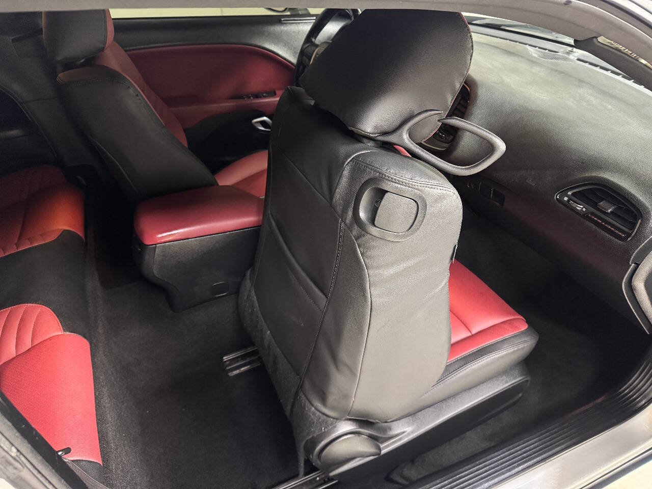 Used 2021 Dodge Challenger SXT RWD image 31