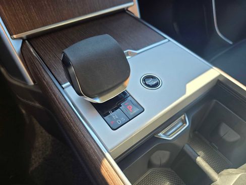 New 2025 Land Rover Range Rover SE image 30