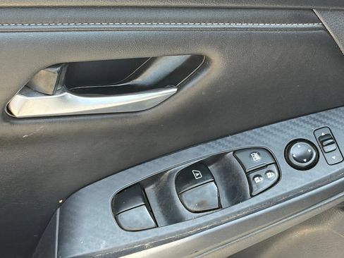 Used 2025 Nissan Sentra SV w/ All-Weather Package FWD image 6