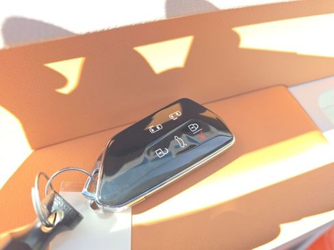 New 2025 Volkswagen ID. Buzz Pro S Plus image 35