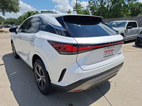 Used 2025 Lexus RX 350 Premium w/ Convenience Package FWD image 4