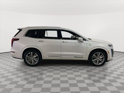 Used 2022 Cadillac XT6 Premium Luxury image 4